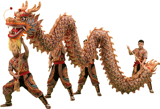 hombres soteniendo un dragon china para la dance de dragon